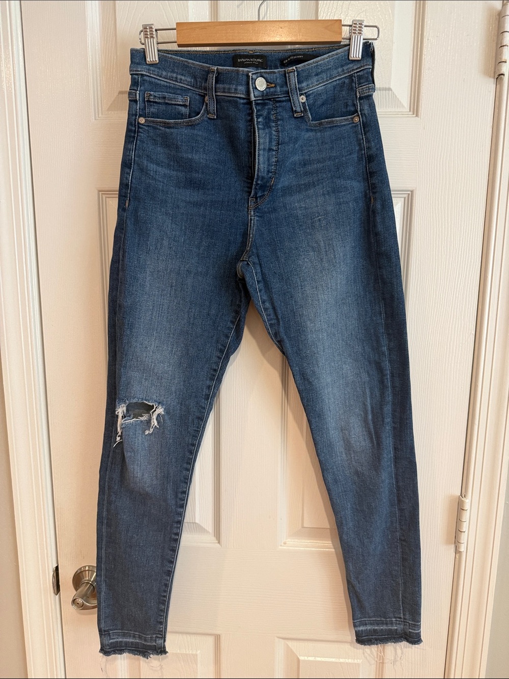 Banana Republic Women’s Dark Blue Distressed Slim Jeans, Size 26